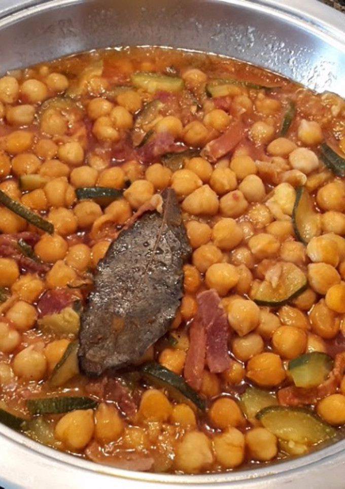 Una foto de Garbanzos con Calabacín