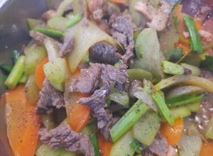 Hình của món Thịt bò xào rau củ.