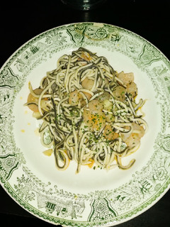 Una foto de Gulas al ajillo con gambas