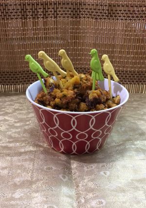 A picture of Cauliflower onion pakoda.