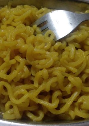 मैगी (maggi recipe in Hindi) रेसिपी मुख्य फोटो