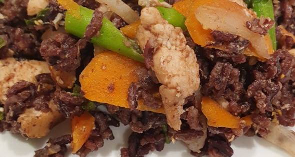ข้าวไรเบอร์รี่ผัดไก่
