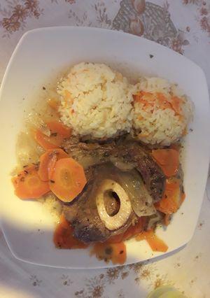 Una foto de Osobuco al jugo con cerveza