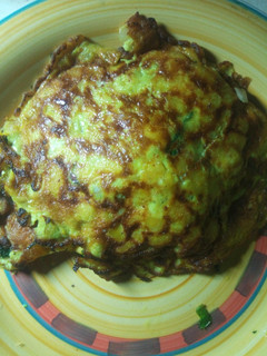 A picture of Green fried egg pancake.