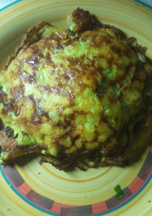 A picture of Green fried egg pancake.