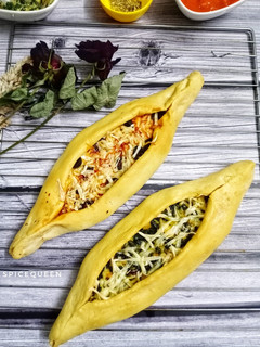 પનીર પાલક પીડેહ (Paneer Palak Pide Recipe In Gujarati) રેસીપી મુખ્ય ફોટો