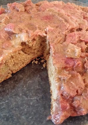 Une photo de Gâteau renversé à la rhubarbe (vegan)