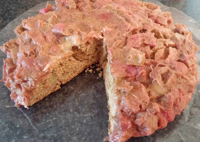 Gâteau renversé à la rhubarbe (vegan)