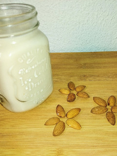 Una foto de Bebida de almendra 🍶