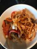 Linguine con champignones y pimiento morrón rojo