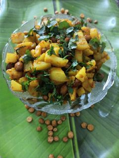 ગાર્લીક પોટેટો (Garlic Potato Recipe In Gujarati) રેસીપી મુખ્ય ફોટો
