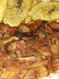 Plátano frito con marisco