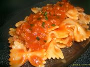 Une photo de pasta farfalle