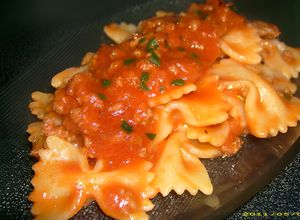 Une photo de Farfalle à la sauce bolognaise