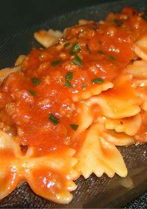Une photo de Farfales à la sauce bolognaise