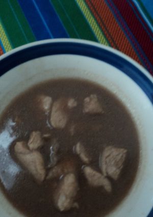 Una foto de Caldo de cerveza y pierna de cerdo a la mexicana