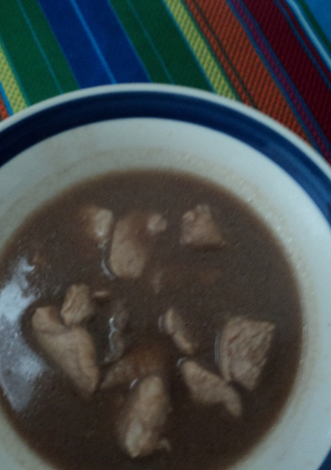 Una foto de Caldo de cerveza y pierna de cerdo a la mexicana