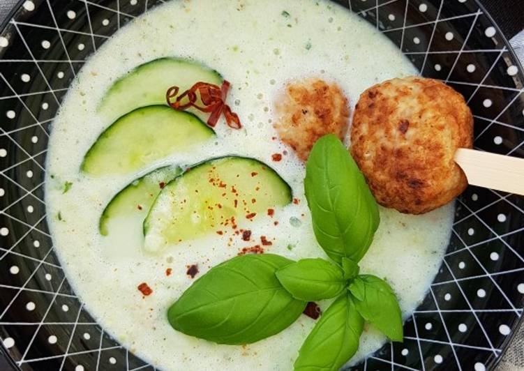 Gurken-Avocado Gazpacho