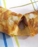 Omelette enrollado con queso y hot dog