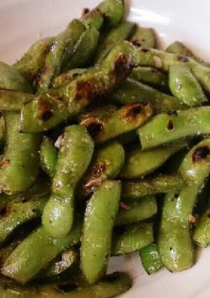 A picture of Addictive Grilled Edamame.
