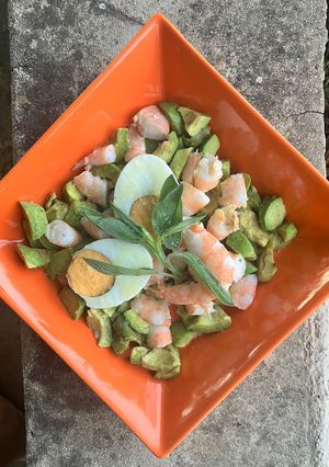Foto principal de Ensalada de aguacate y langostinos