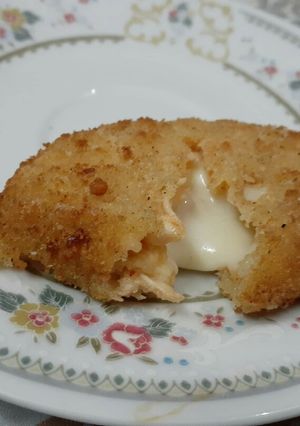 A picture of Chicken Cheese nuggets.