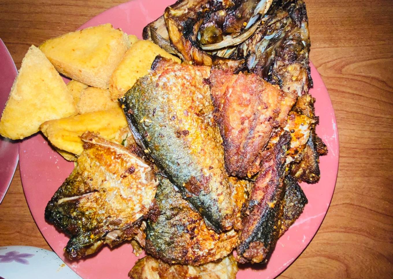 Ikan makarel dan tahu goreng bumbu kuning