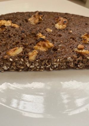 Una foto de Tortilla de avena, cacao y nueces saludable