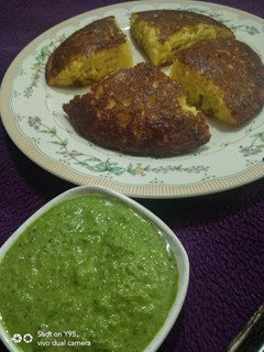 હાંડવો (Handvo Recipe In Gujarati) રેસીપી મુખ્ય ફોટો