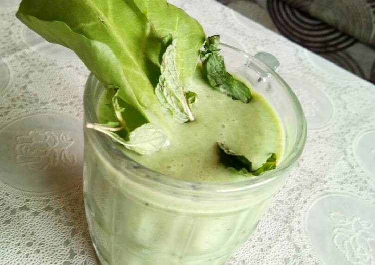 Recipe of Speedy Spinach Banana Smoothie