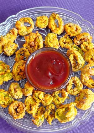 मिर्च भजिया(mirchi ki bhajiya recipe in hindi) रेसिपी मुख्य फोटो
