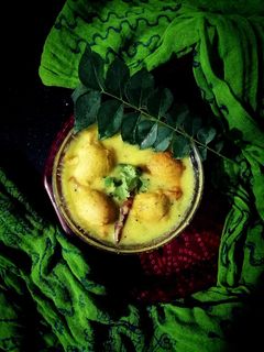 છત્તીસગઢી કઢી  પકોડા (Chhattisgarhi Kadhi Pakoda Recipe In Gujarati) રેસીપી મુખ્ય ફોટો