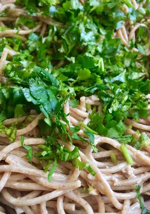 Una foto de Pasta rápida integral..ÑAMI😋🌿🥄🍴🥄🍴🍽🍽🍝🍝🍝🍝