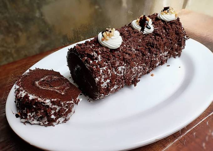 Black forest roll cake