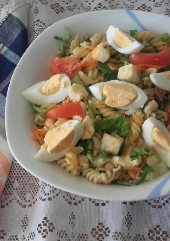 Una foto de Ensalada de pasta y verduras /comida de Marruecos