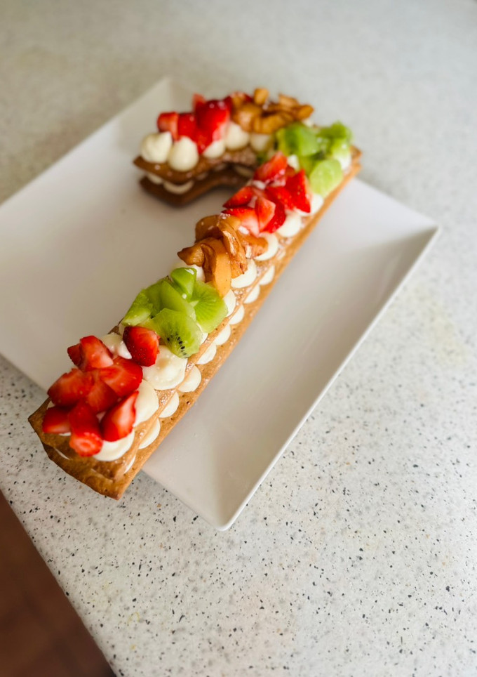 Una foto de Tarta de números con fruta