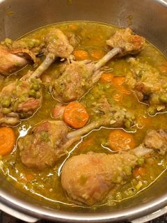 Una foto de Muslitos de pollo en salsa