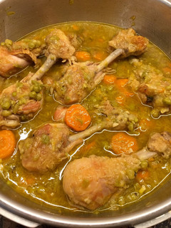 Una foto de Muslitos de pollo en salsa
