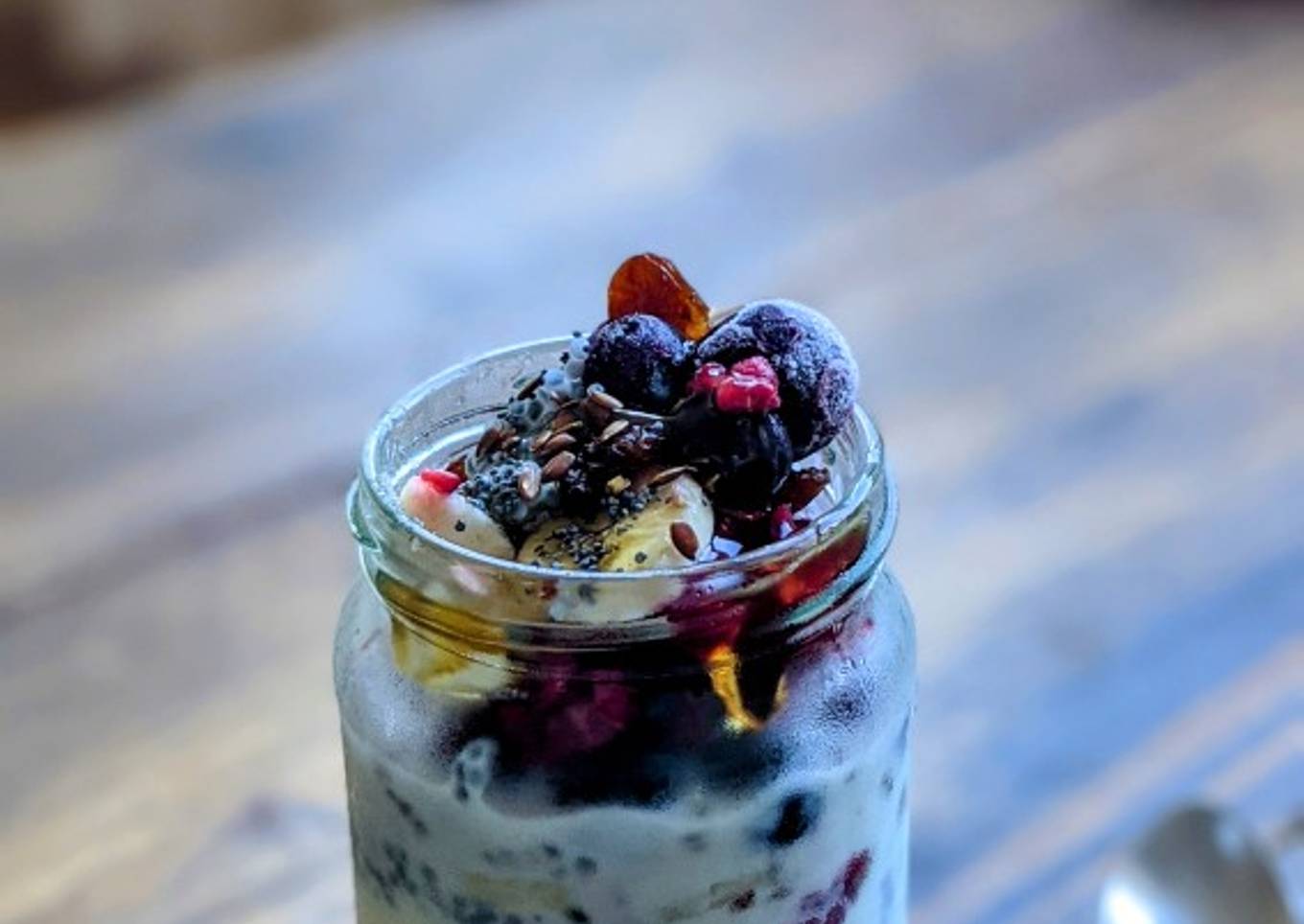 Overnight oats with Berries and Seeds