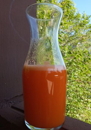 Una foto de Jugo de zanahoria 🥕🍋