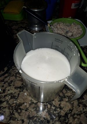 Una foto de Leche de almendras casera