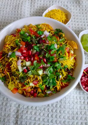 ઘઉં  ના મમરા ની ભેળ રેસીપી મુખ્ય ફોટો