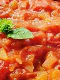 Zuppetta di pane raffermo, pomodori freschi e basilico