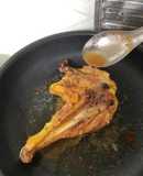 Đùi gà áp chảo sốt me chua ngọt