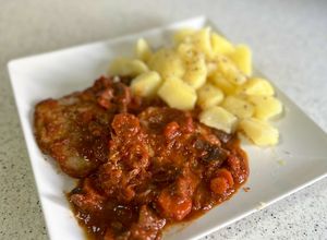 Foto principal de Lomo en salsa con champiñones y zanahoria