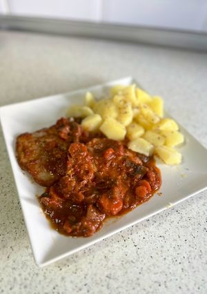 Foto principal de Lomo en salsa con champiñones y zanahoria