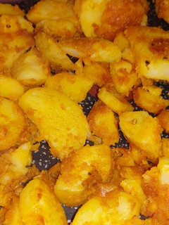 A picture of Crispy fried potatoes.