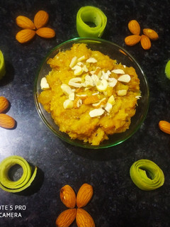 लौकी का हलवा (Lauki ka halwa recipe in Hindi) रेसिपी मुख्य फोटो