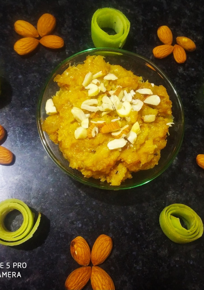 लौकी का हलवा (Lauki ka halwa recipe in Hindi) रेसिपी मुख्य फोटो