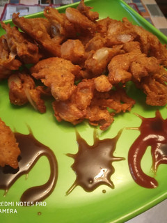 A picture of Moong dal bhajiya.
